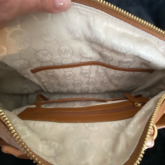 Michael Kors leather duffel style bag - Picture 7 of 7